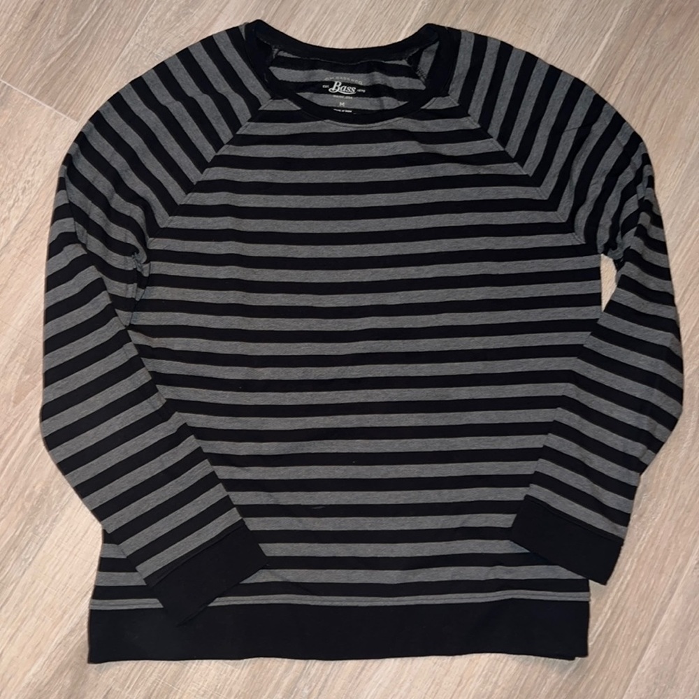 Like new women’s crewneck shirt from Bass and Co